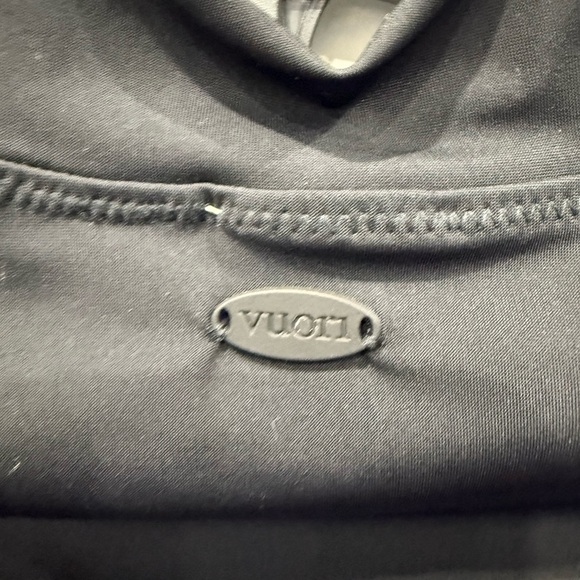 Vuori NEW Size M Crush Long Sleeve Crop Rash guard - Picture 7 of 8